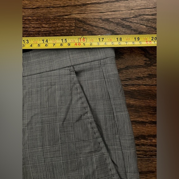 Banana Republic Men's Glen Plaid Wool Dress Pants. Size 34. - Picture 5 of 8